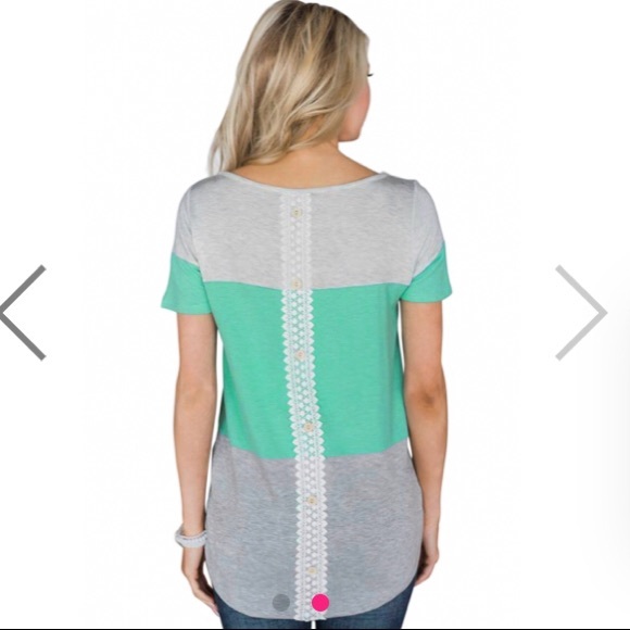 🎉HP🎉ONLY 1️⃣ Small LEFT‼️Green Color-blocked Tee - Picture 2 of 4